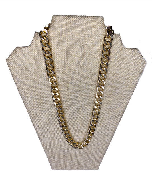 Glamorous Accent: Gold Large Choker Necklace for Statement Elegance.