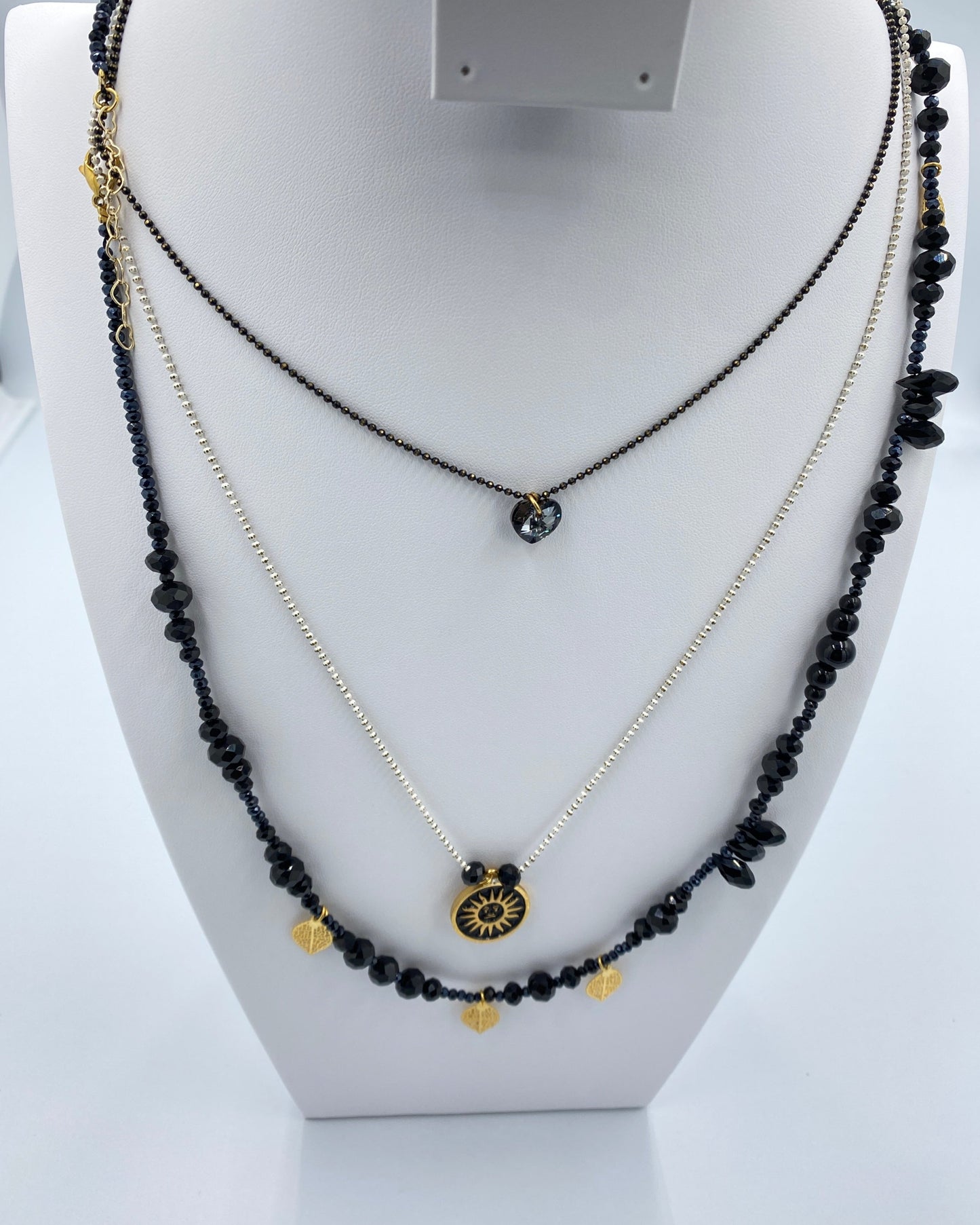 Set of Necklaces in black stones with gold leaves.